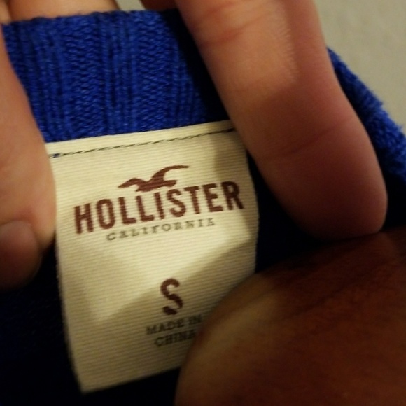 3 for $15 Hollister boys v neck sweater. - Picture 5 of 5